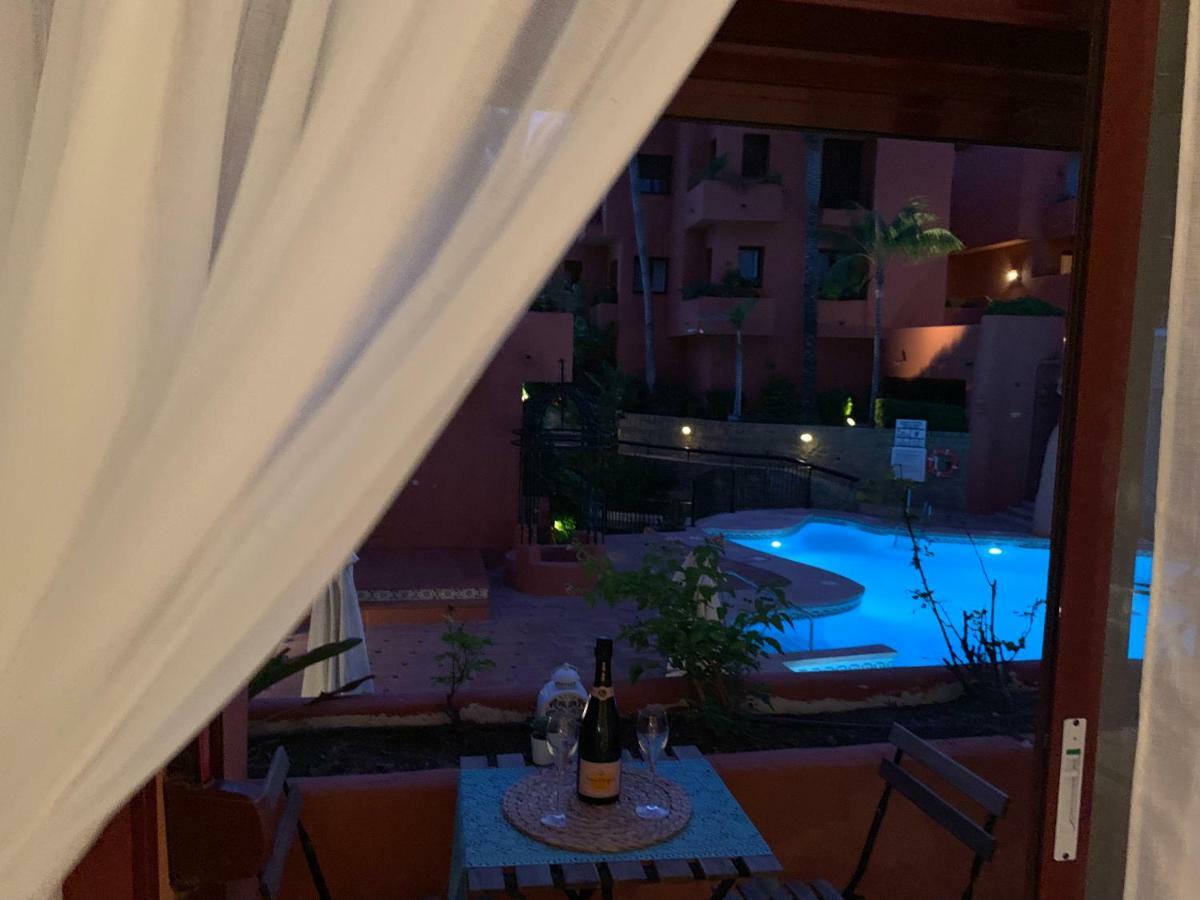 Beachside Apartment In Марбелья Екстер'єр фото
